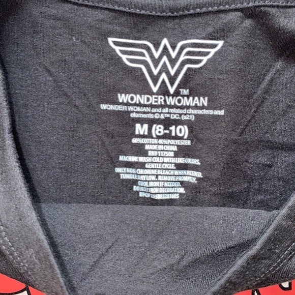 Women’s Wonder Women tee M - Picture 3 of 3